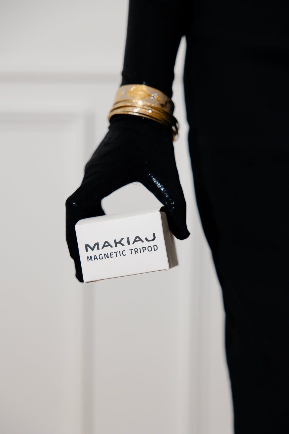MAKIAJ MAGNETIC TRIPOD: YOUR CREATIVE COMPANION ANYWHERE(LIMITED EDITION)